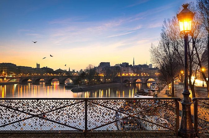 1 Hour Paris Illuminated Evening Sightseeing Cruise - Meeting point and getting there using public transportation