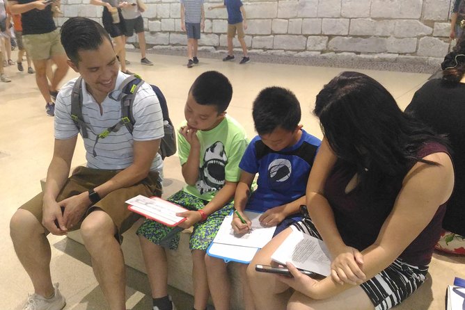 1h30 - Louvre Highlights optional 'families with kids' - Eng/Esp - A 90-minute Louvre highlights plan that actually fits families