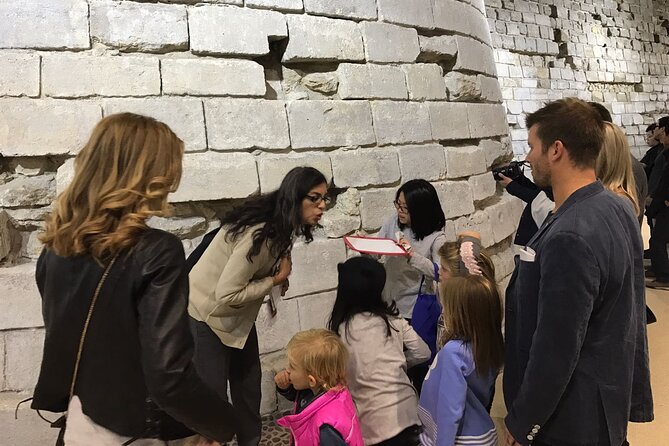 1h30 - Louvre Highlights optional 'families with kids' - Eng/Esp - The highlights route: big names and a clear timeline