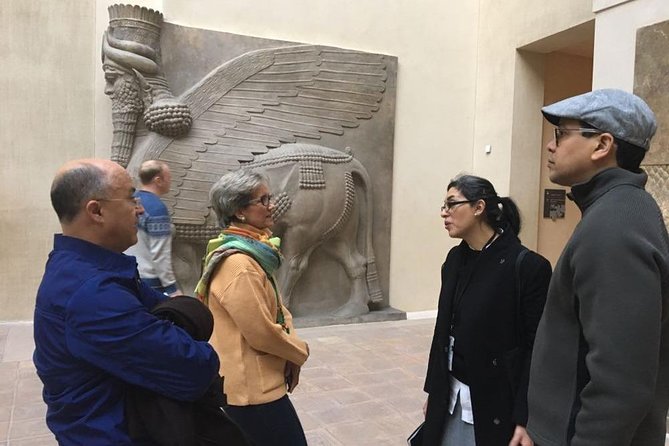 1h30 - Louvre Highlights optional 'families with kids' - Eng/Esp - Meet at the Louvre Pyramid, then protect your timing