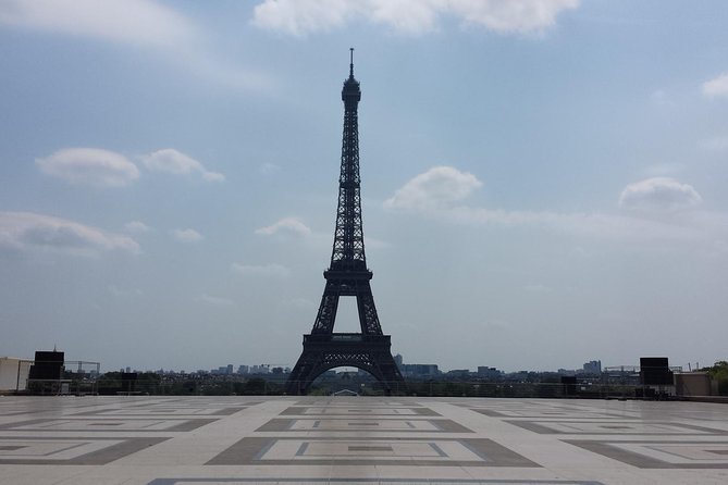 1st Day in Paris Discovery Private Tour: 'How-to' Orientation & Sightseeing Fun! - Outside the Louvre and Tuileries: Where to Stand and What to Remember