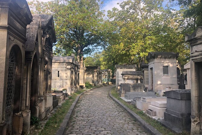 2.5 Hour Walking Tour of Père Lachaise Cemetery from Paris - Why Père Lachaise Works So Well on a Walking Tour