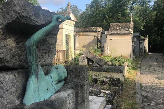 2.5 Hour Walking Tour of Père Lachaise Cemetery from Paris - Meeting at 28 Bd de Ménilmontant and Finishing Near Gambetta