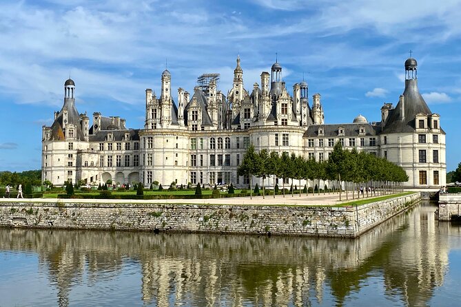 2-day Private Top 6 Loire Castles Live Guided tour from Paris - Plou et Fils Wine Tasting: 7 Wines and a Family-Run Feel