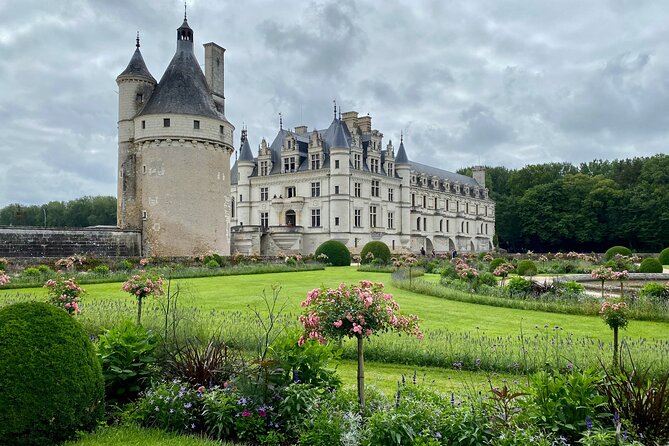 2-day Private Top 6 Loire Castles Live Guided tour from Paris - Amboise: Skip-the-Line Time and Leonardo’s Grave