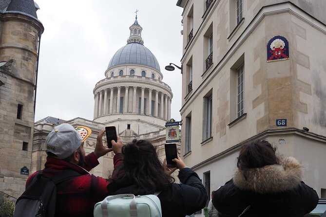 2 Hour Street-art Walk and Space Invaders Hunt in Paris - Starting at Igor Stravinsky Square and Ending in the Marais