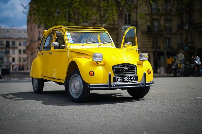 2CV Paris Secret 2H - Montmartre on a 2CV: vines, artists, and famous facades