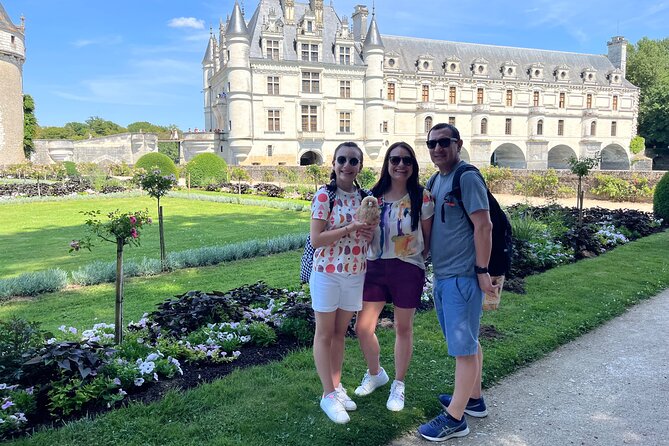 3 Loire Valley Castles and Wine Tasting Private Guided Tour - Château de Chambord: the double-spiral staircase and the scale shock