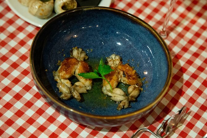 7 French Dishes in Paris with Chef Alex - The 18th-century restaurant dining room: tasting with rules (the fun kind)