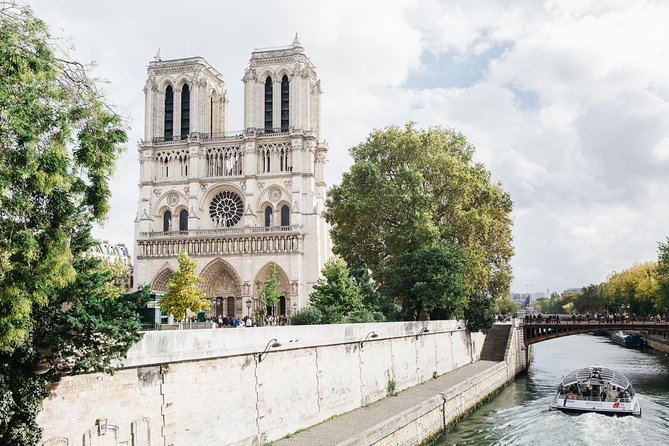 90 Minutes Notre Dame Exterior Semi Private Tour - Semi-Private Pace: What the Max-20 Group Really Changes