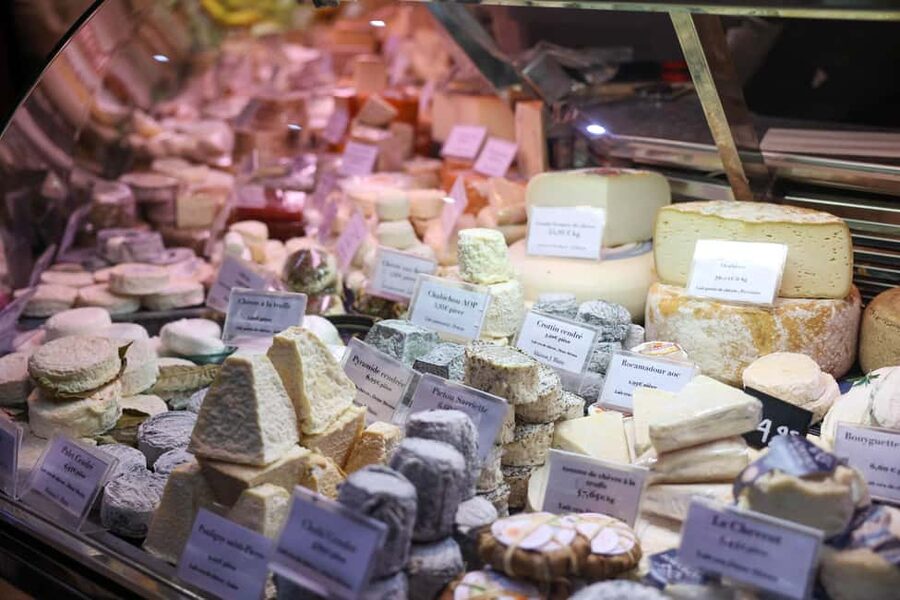 A Montmartre food tour: Best French Food Tasting Experience - Wine pairings, red and white, plus a true French finish