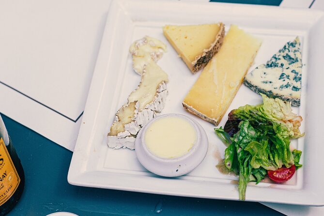 A Morning in Paris Food Tour: Croissants, Baguettes & Chocolate - Group pace, comfort, and what to bring so you enjoy it