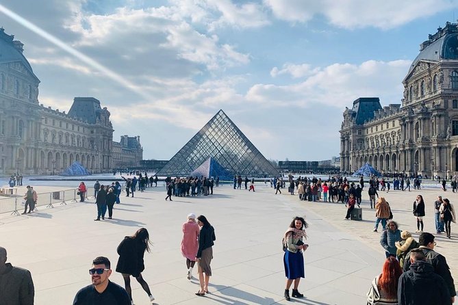 A Private Curated Journey Through the Louvre - Mona Lisa, Venus de Milo, and Winged Victory: how the guide makes them click