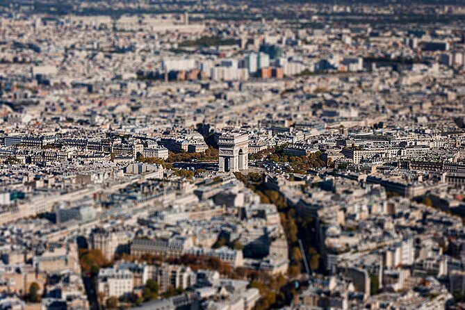 Arc de Triomphe and the Champs-Elysees Discovery Private Tour - What you’ll notice along the boulevard (beyond the storefronts)