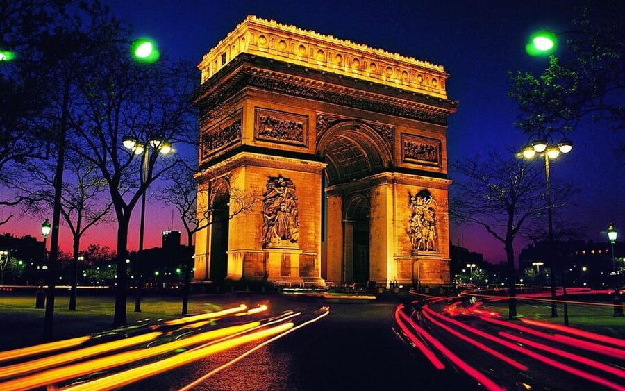 Arc de Triomphe Rooftop: Unveil History & Breathtaking Views - Where the Arc Rooftop fits into a smart Paris day