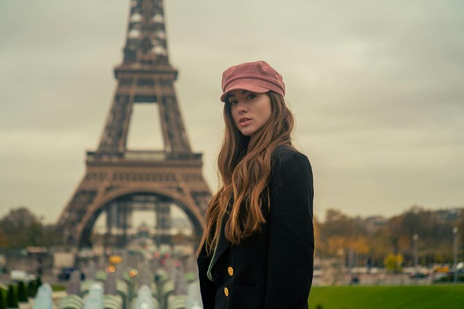 Around the Eiffel Tower Walking Tour with Selfie & Photoshoot - How the guide helps with Eiffel Tower selfie and group shots