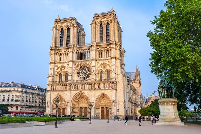 Arrival Transfer from Paris Airport CDG to Paris in Private Car - Should you book a CDG to Paris private transfer?