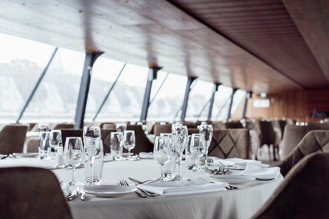 Bateaux Mouches Christmas Special Lunch Cruise in Paris - Where you sit, what to wear, and the hot-cabin planning trick