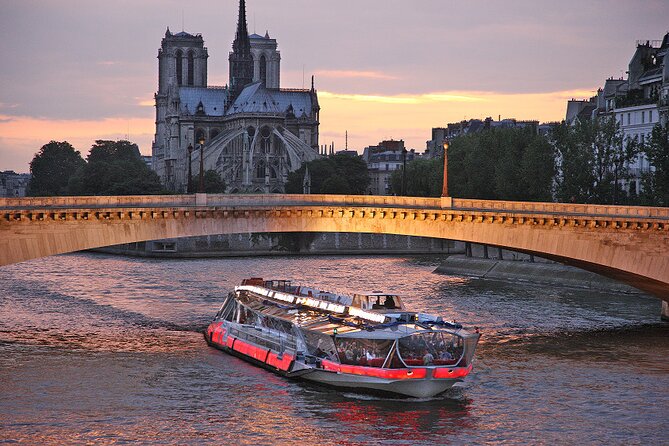 Bateaux Mouches Dinner Cruise on the Seine River in Paris - Upper deck vs dining deck: where to stand for the best Eiffel moment