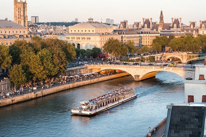 Bateaux Mouches Seine River 1 Hour Sightseeing Cruise - A One-Hour Seine Cruise That Shows Paris Fast