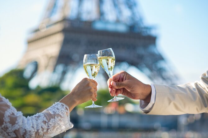 Bateaux Mouches Sightseeing Cruise in Paris with Champagne - The Route Highlights: Eiffel Tower, Louvre, and Notre-Dame on the Water
