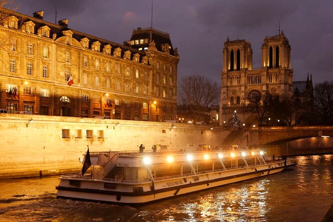 Bateaux Mouches Sightseeing Cruise in Paris with Champagne - Bridges and Photo Lines: What the Running-Time Feels Like