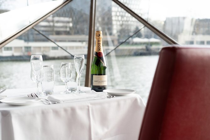 Bateaux Mouches Special Marriage Proposal Dinner Cruise in Paris - The dinner: what’s included on the menu (and what to expect)