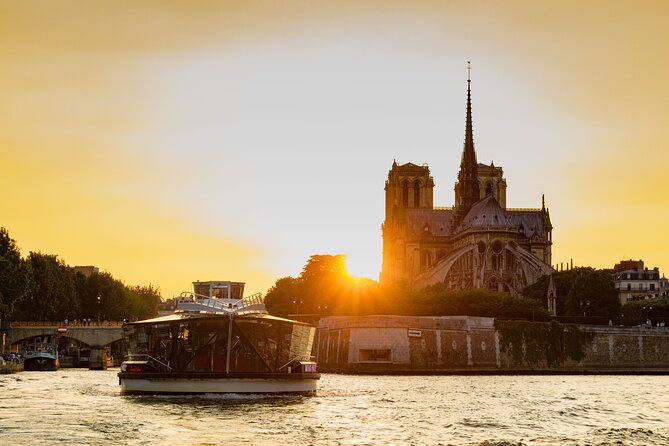 Bateaux Mouches Special Marriage Proposal Dinner Cruise in Paris - Language and group size: how comfortable will it feel?