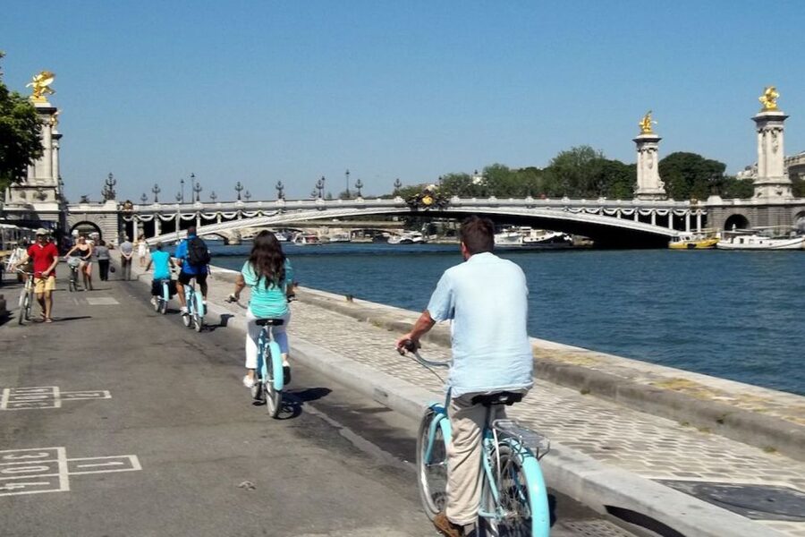 Best of Paris Bike Tour - Along the Seine: gliding past crowds on your own schedule