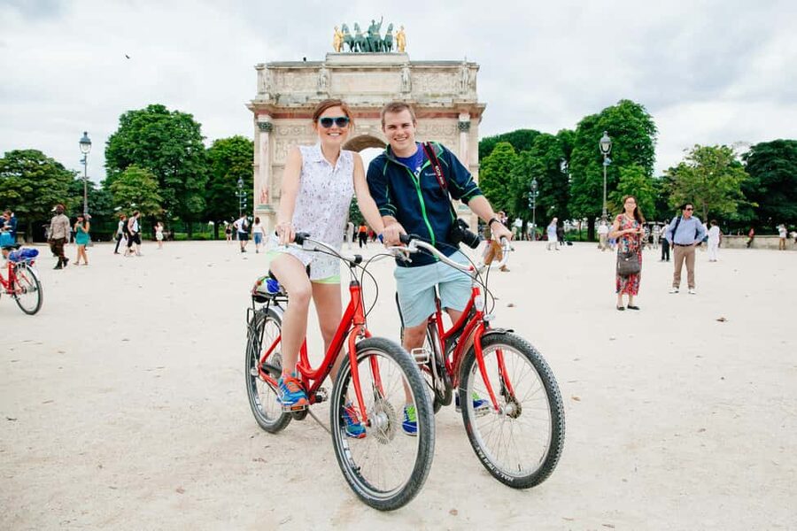 Best of Paris Electric Bike Tour - Pace and group energy: the sweet spot between moving and stopping
