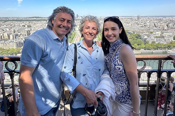 Best of Paris Tour with the Louvre, Eiffel Tower & Notre Dame - Montmartre morning: Sacré-Cœur views and Place du Tertre energy