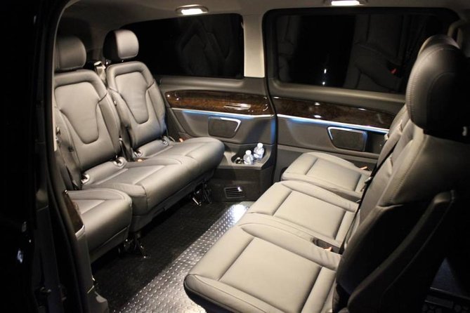 Best Private Airports Transfers - Luxury Minivan Service - Luxury Minivan Comfort for Groups (and Lots of Luggage)