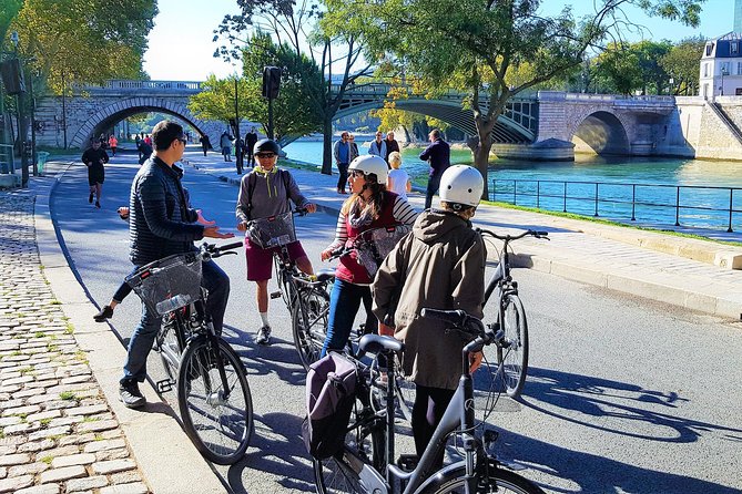 Bike Paris treasures with a live guide - Families & Friends - The ride start: where you meet and what to bring