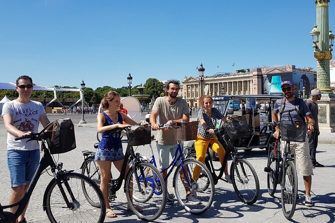 Bike Paris treasures with a live guide - Families & Friends - Place de la Concorde and Conciergerie: big squares, heavy stories
