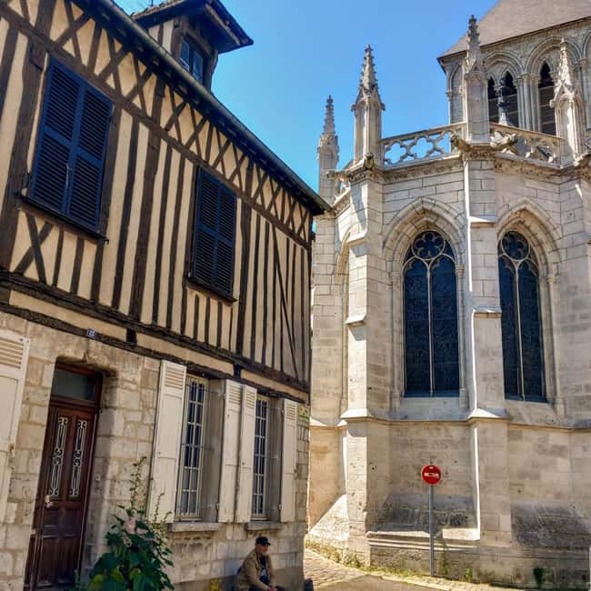 Bike tour from Vernon to Giverny with local guide - Medieval Vernon and WW2 traces you can actually see