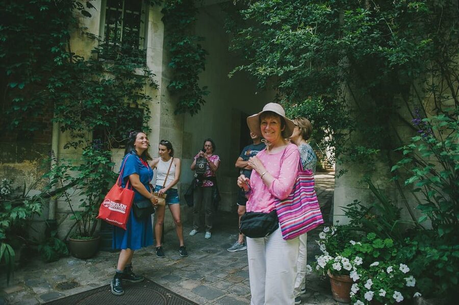 Boho Nights in Paris: A Magical Evening Tour - Shakespeare & Company: The First English Bookshop Moment