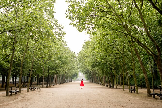 Central Paris Private Photo Session - Meeting your photographer and feeling comfortable fast