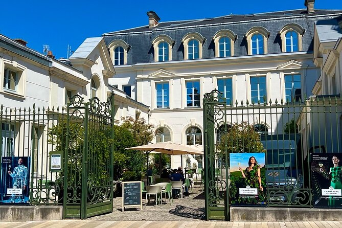 Champagne Picnic and Tasting on Vineyard. Private Tour from Paris - Who this Champagne picnic tour is best for