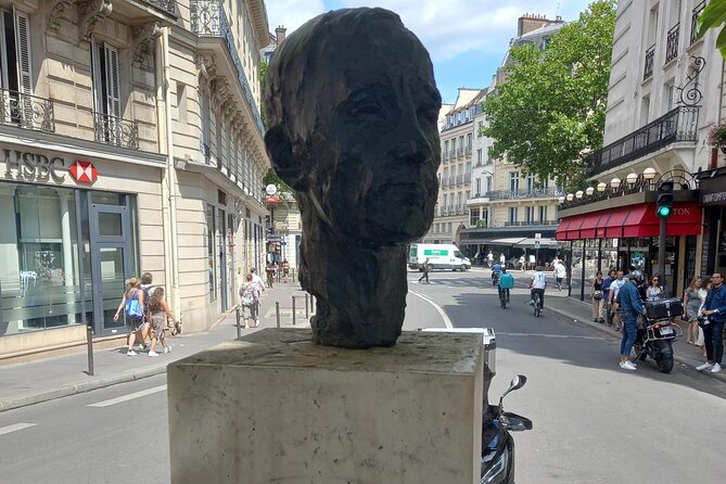 Chanson and Musical Tour in Paris - Pont Neuf (Henri IV) to Place Dauphine: the opening “song” is the bridge