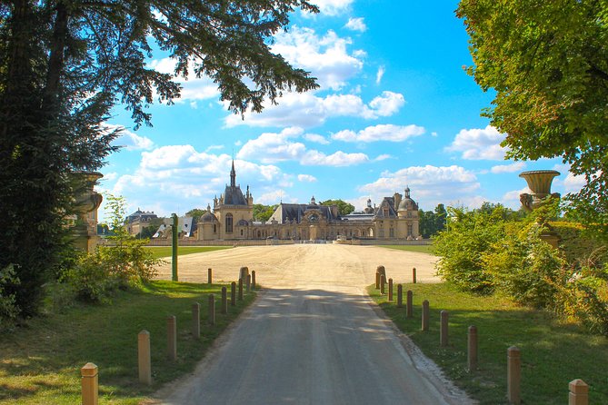 Chantilly Tour: Great Stables and Renaissance Meal from Paris - Great Stables: When the Equestrian Center Still Feels Alive
