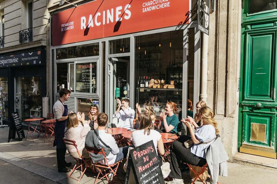 Cheese & Wine Tasting in Montmartre with Local Cheesemonger - What you taste: 8 cheeses and 5 French wines