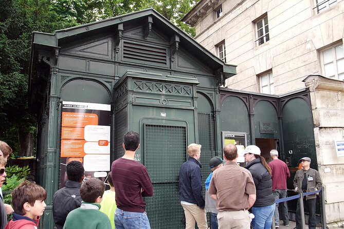 City Highlights Tour + Entry tickets for the Paris Catacombs - Entering the Catacombs: Briefing First, Self-Guided Second