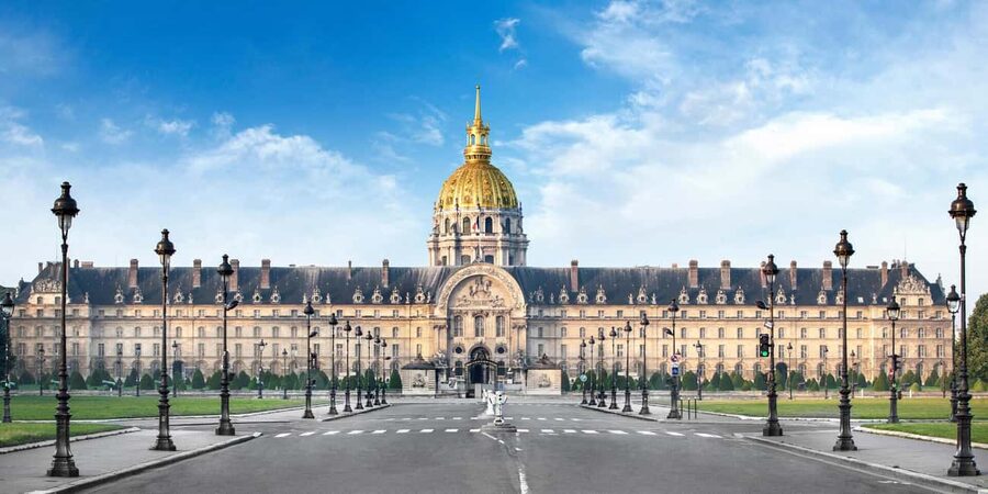 Classical and Monumental Paris Tour along the Seine River - Starting at Place de la Concorde: where drama meets the Seine