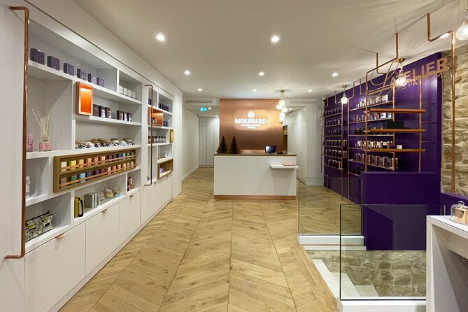 Classical Perfume Workshop in Paris Ier - The 90-Essence Mixing Session: What Happens During the 1.5 Hours