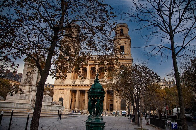 Da Vinci Code Movie Locations Private Tour in Paris - Stop 2: Palais-Royal and the rose line you can actually picture