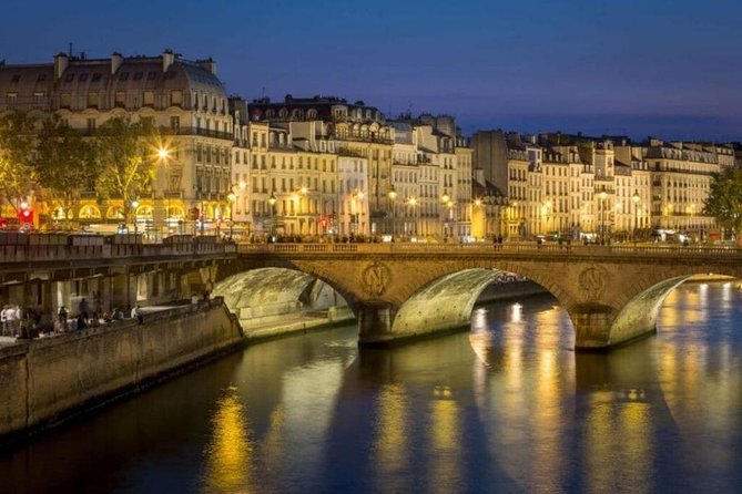 Dark Paris Myths & Legends Private Walking Tour - Stop 2: The Historical Islands That Shaped Medieval Paris