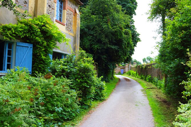 Day Trip from Paris - French Food Experience in a Country House - The bamboo garden, river paths, and medieval ruins walk