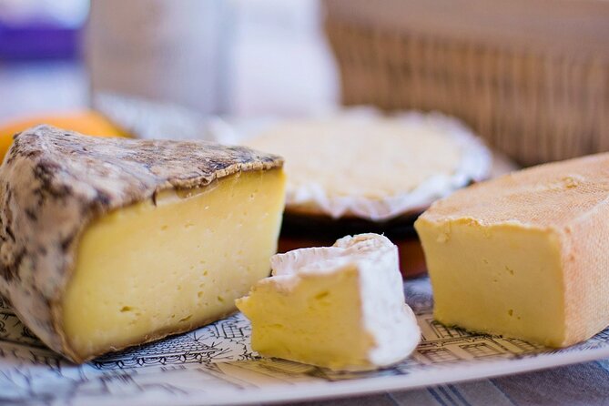 Devour Paris Food Tour : Montmartre Like a Local - Stop 3: L’Étoile de Montmartre and the Aveyron savory bite