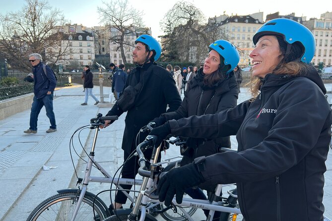 Discover Iconic Paris: Private Bike Tour of the City Center - Over the Seine to the Louvre corridor: Pyramid views without the museum scramble