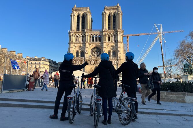 Discover Iconic Paris: Private Bike Tour of the City Center - Eiffel Tower time: enough for photos, not a full summit plan